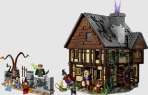 Lire la suite à propos de l’article Découvrez le Manoir des Sœurs Sanderson dans un set Disney Hocus Pocus ensorcelant !