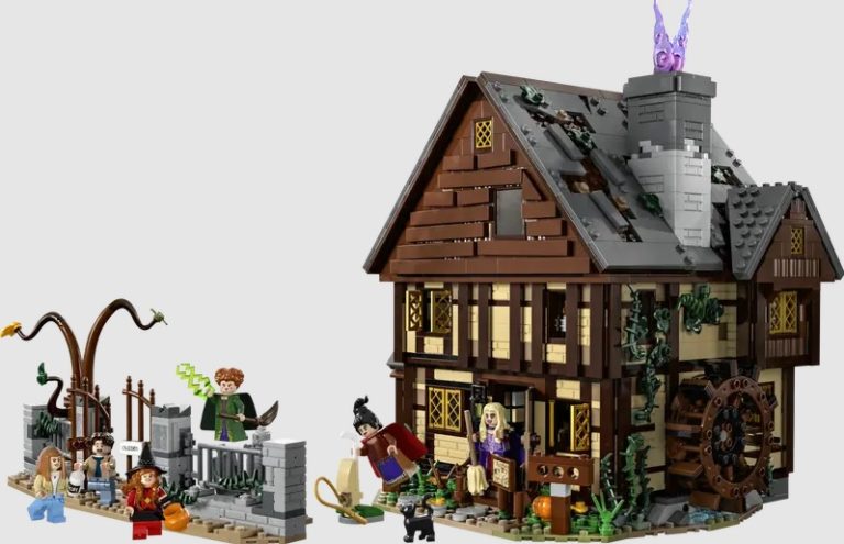 Lire la suite à propos de l’article Découvrez le Manoir des Sœurs Sanderson dans un set Disney Hocus Pocus ensorcelant !